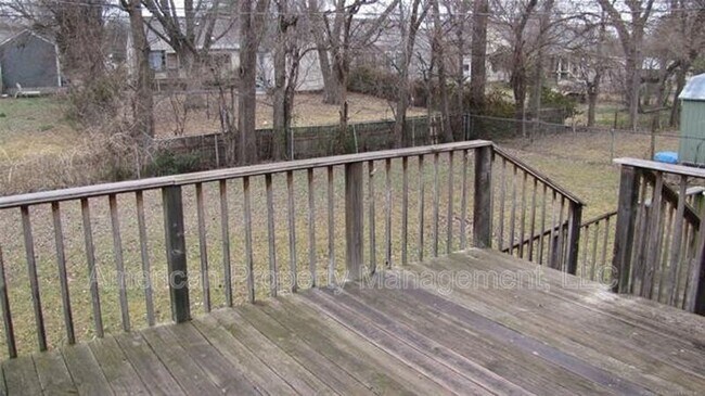 Building Photo - 714 S Marion Ave