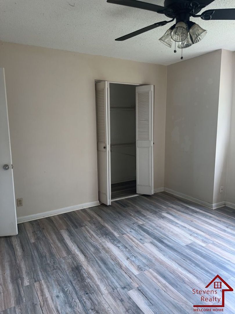 Building Photo - 4131 Wilkesview Dr