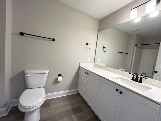 Building Photo - The Landing at Lewis Creek |