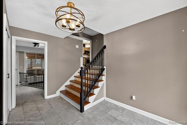 Building Photo - 4448 Greenwood Dr