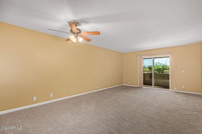 Building Photo - $500 OFF!!!!  at MOVE-IN -GREAT LOCATION -...