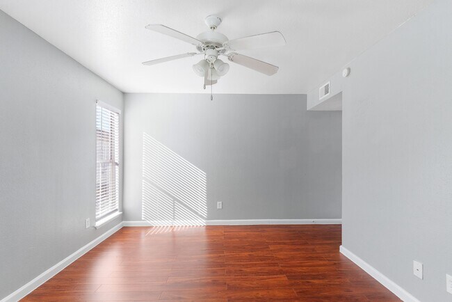 Building Photo - 12707 Bellaire Blvd