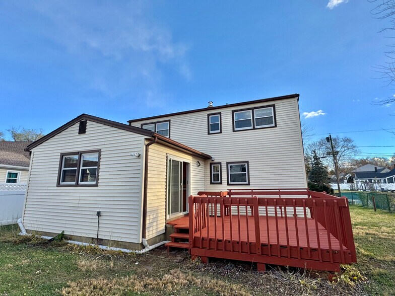 Building Photo - 3 Seymour Ave