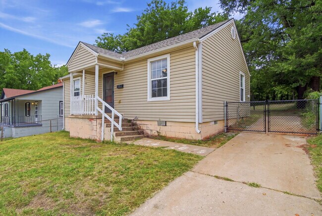 Building Photo - 1305 Bellevidere Dr
