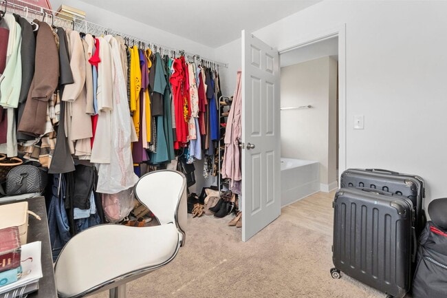 Building Photo - 6508 Satjanon Dr