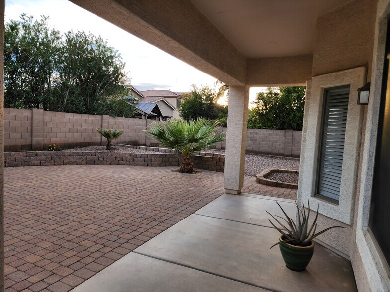 Building Photo - 4073 E Reins Rd