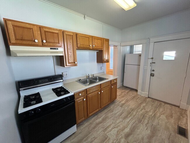 Building Photo - 929-931 Kentucky