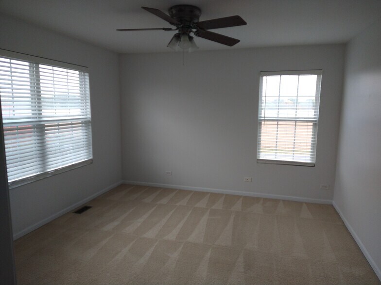 Building Photo - 2291 Beresford Dr