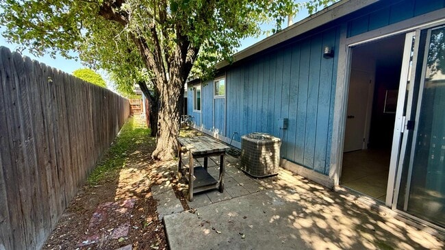 Building Photo - 125 Skaggs St