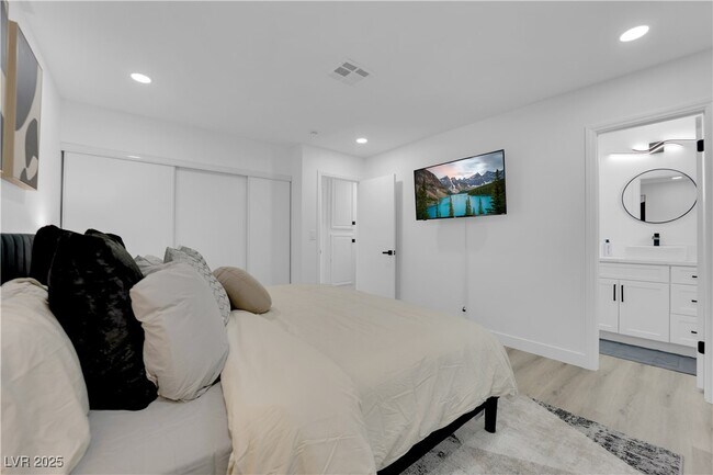 Building Photo - 1705 Battle Creek Cir