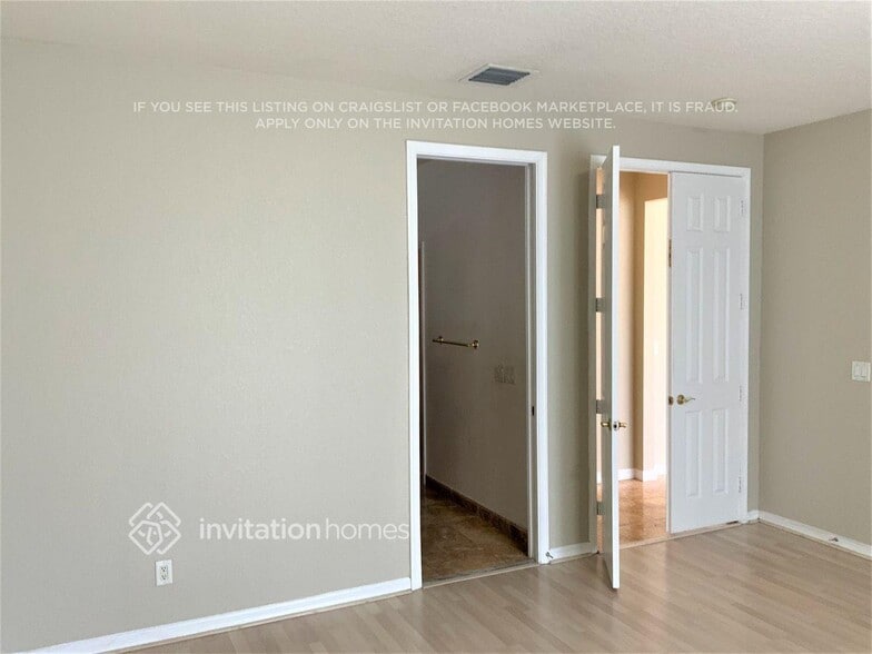 Building Photo - 8444 S Lake Forest Dr