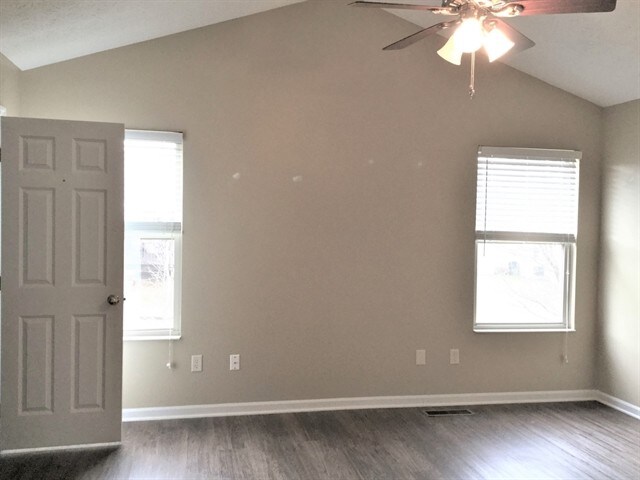 Building Photo - 161 Lakeview Dr