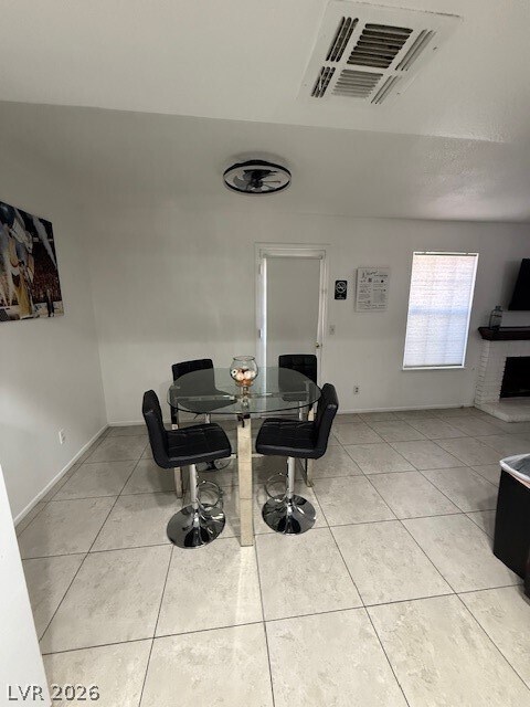 Building Photo - 5576 W Rochelle Ave.