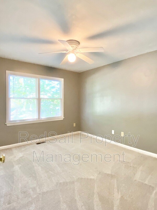 Building Photo - 802 Tiverton Pl