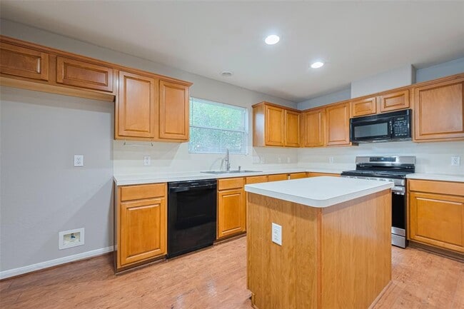 Building Photo - 17323 Thicket Hollow Ln