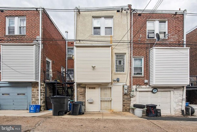 Building Photo - 2122 N Wanamaker St