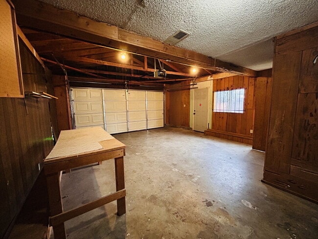 Building Photo - 2170 McGregor Dr