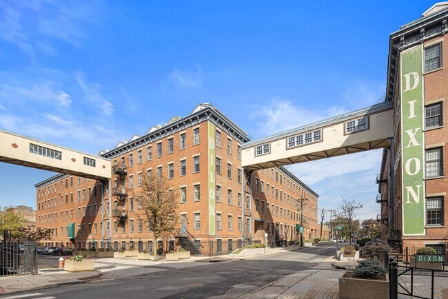 Building Photo - 186 Wayne St