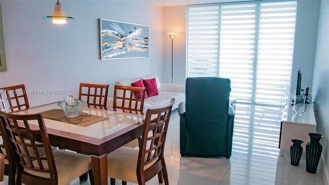 Building Photo - 18100 N Bay Rd