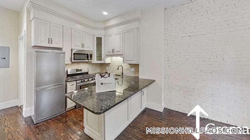 Building Photo - 1536 Tremont St