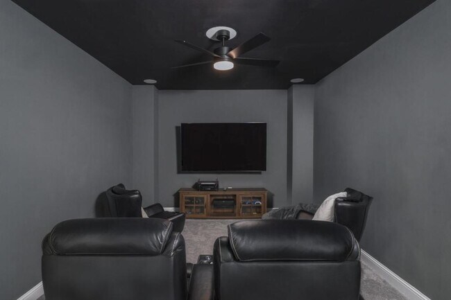 Building Photo - 2302 Royal Dove Ln