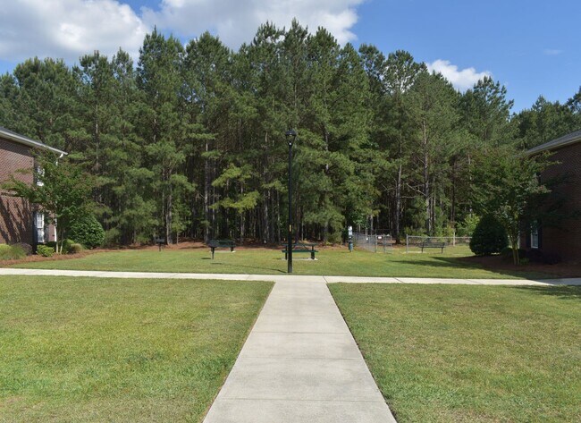 Building Photo - FIRST FULL MONTH FREE IF YOU SIGN A 13 OR 14 MONTH LEASE!