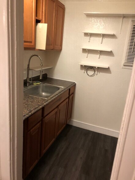 Building Photo - 316 W 4th St