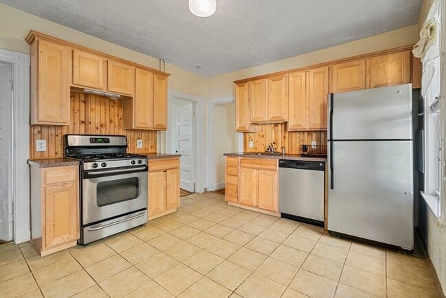 Building Photo - 31 Harold St