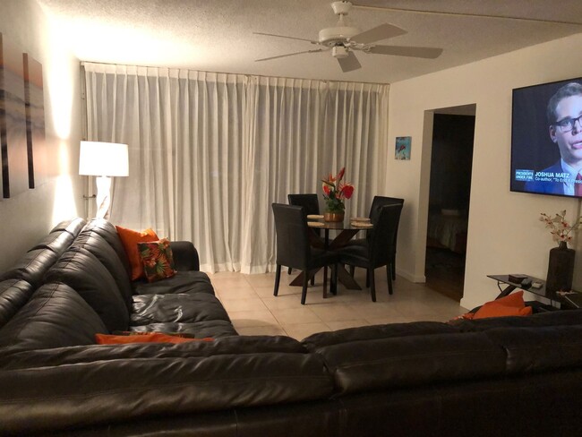 Building Photo - Royal Mauian 2 bedroom 2 bath furnished