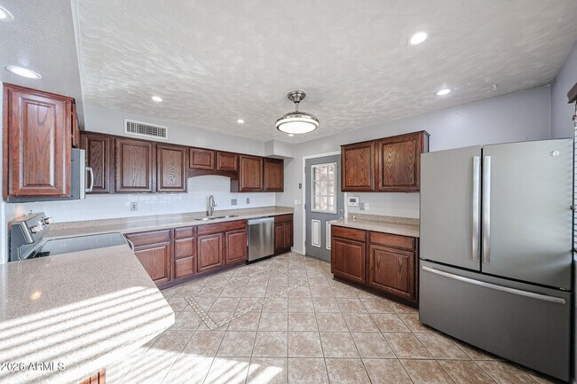 Building Photo - 93 S 95th St