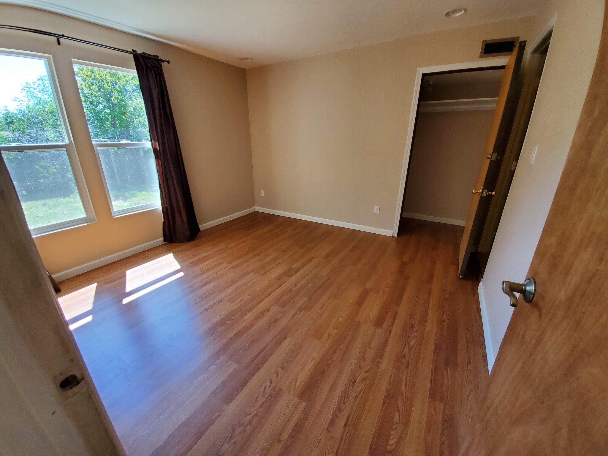 Building Photo - 1004 S Taft Hill Rd