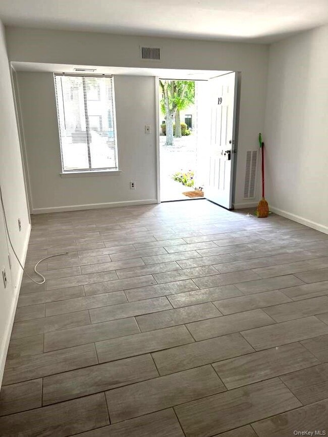 Building Photo - 19 Sierra Ct