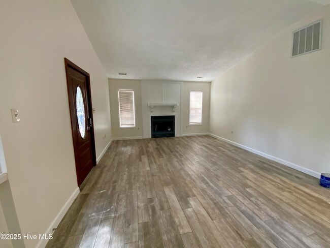 Building Photo - 314 Stuart Ave