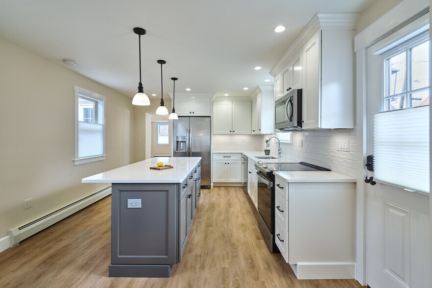 Kitchen toward Living Room - 68 South St