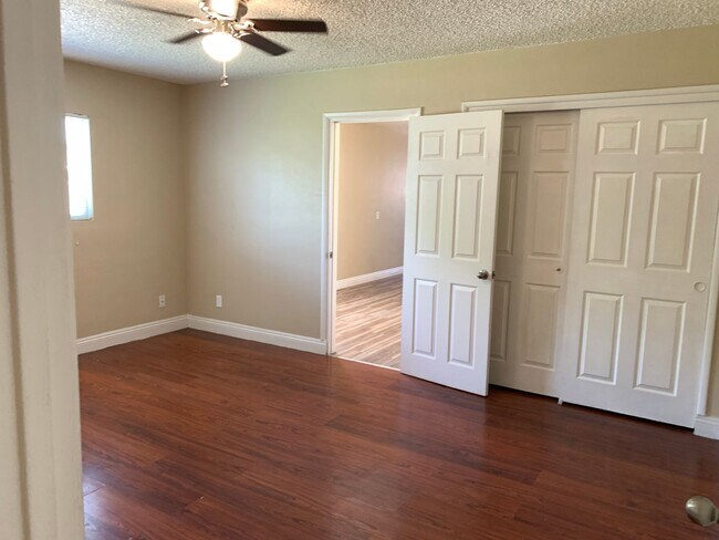 Building Photo - Super Cute 3 Bedroom Home For Rent in Oildale - $1695 Rent Available mid June