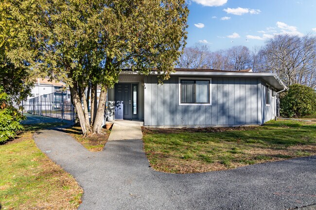 Building Photo - 72 Buddington Rd
