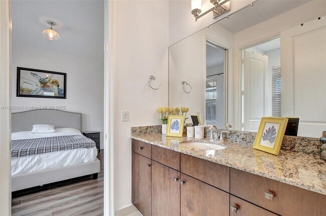 Building Photo - 6657 Quiet Wave Trl