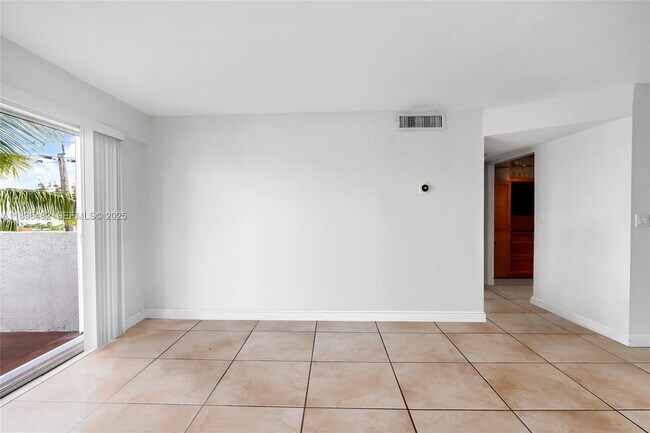 Building Photo - 6545 Indian Creek Dr