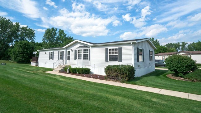 Building Photo - Maple Brook