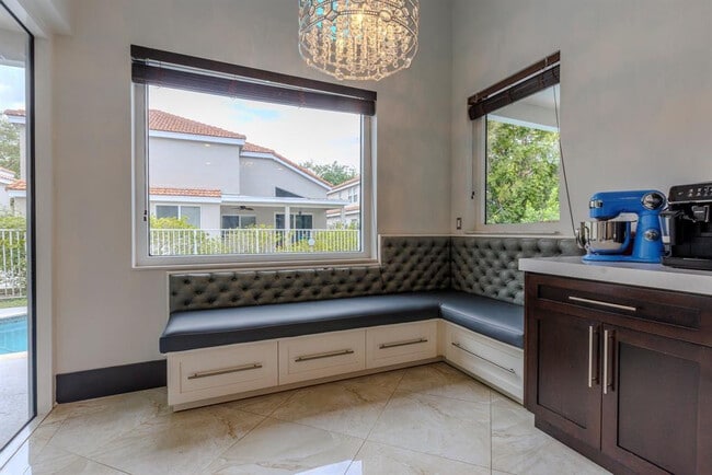 Building Photo - 4080 Lansing Ave