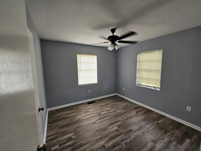 Building Photo - Duplex in Jacksonville