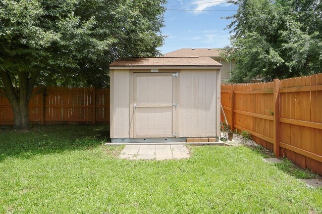 Building Photo - Spacious Home for Rent!