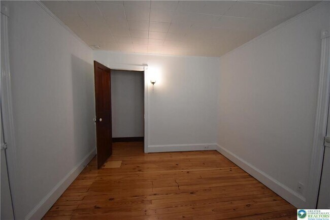 Building Photo - 204 N 9th St