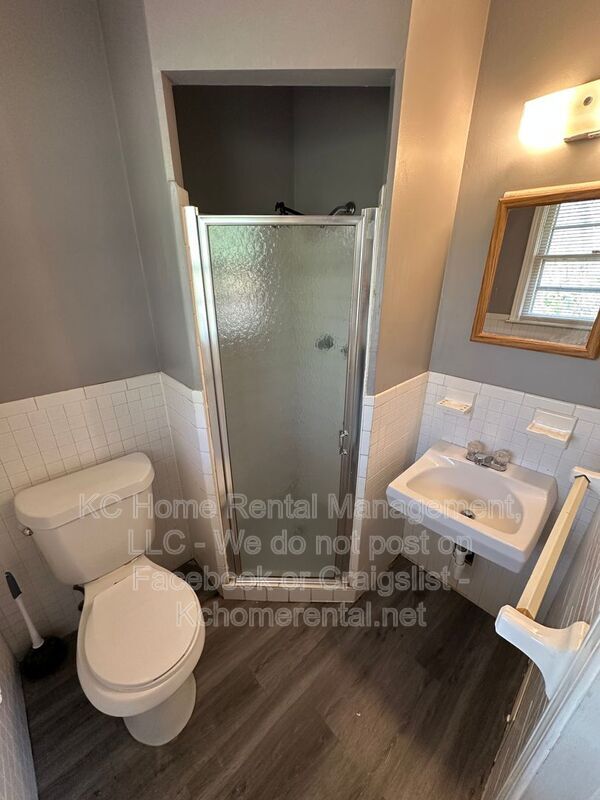 Building Photo - 10210 Fremont Ave