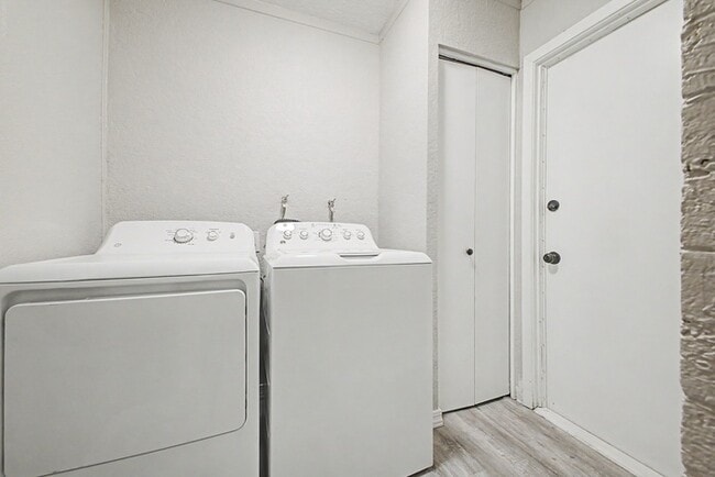 Building Photo - Single Family