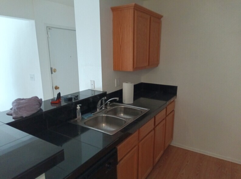 Kitchen area - 28947 Thousand Oaks Blvd