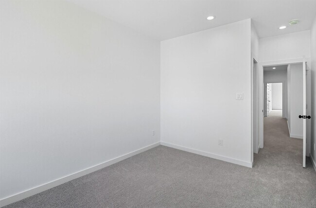 Building Photo - 2923 El Fenice Ln