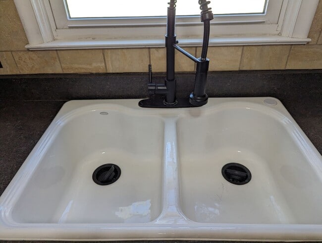 Building Photo - AVAILABLE NOW! - 2 Bedroom / 1 Bath Home in Great Beavercreek Neighborhood!