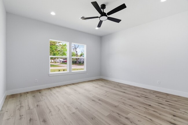 Building Photo - 7040 Kinney St