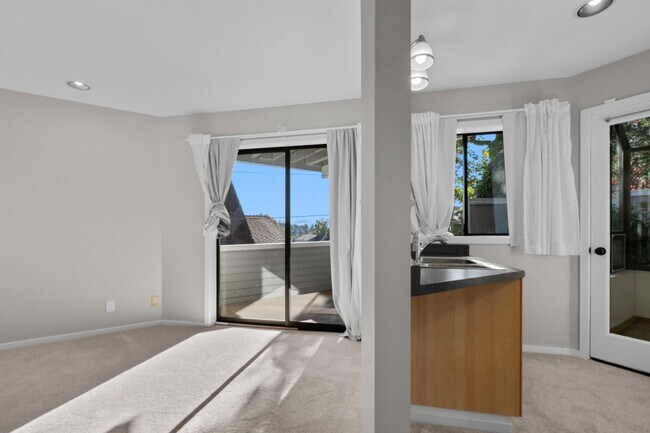 Building Photo - 3Bd/2.5Ba Seattle House